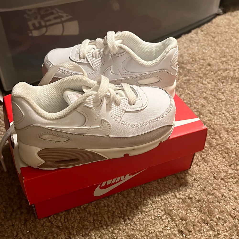 White/brown Nike Air Max 8c